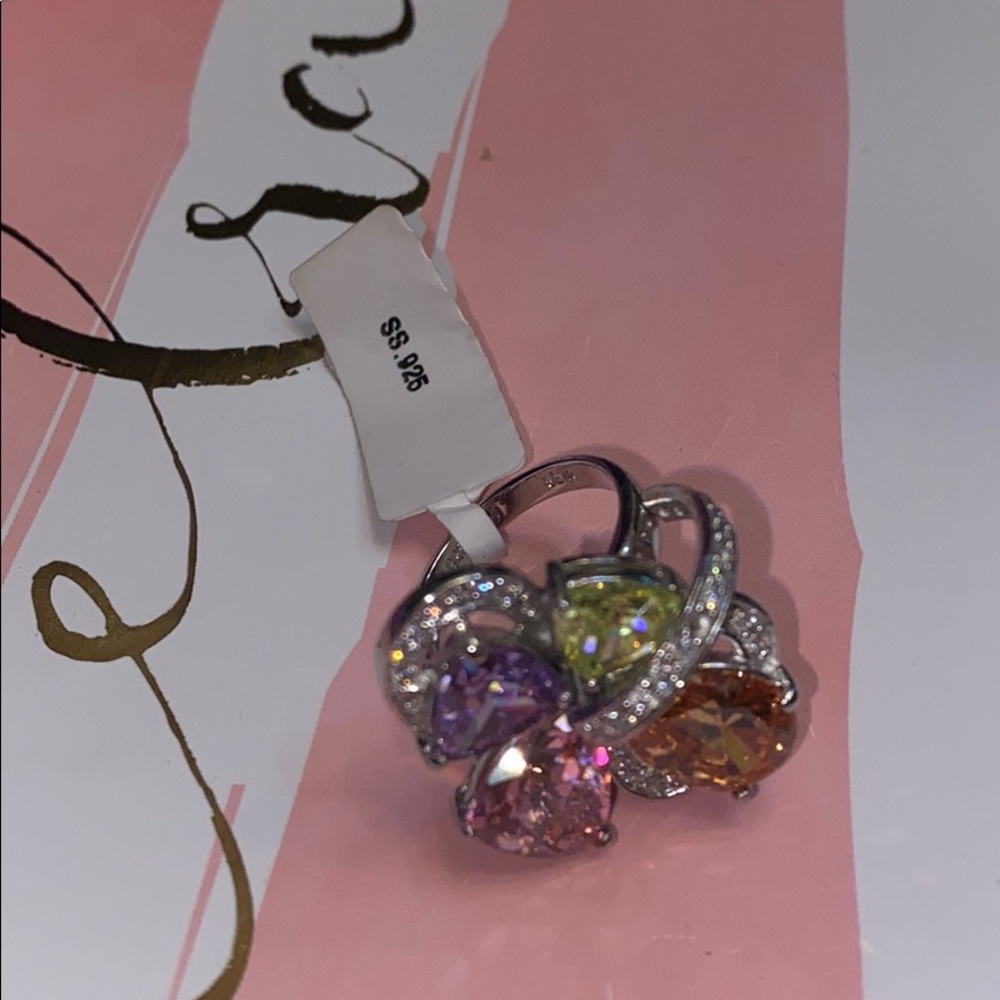 Women’s sterling silver size 7 ring with stones